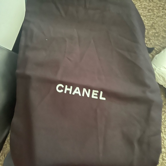 Chanel pool slides - Picture 3 of 5
